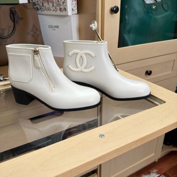 Chanel Interlocking CC Logo Size 38 Rubber Rain Boots - Picture 2 of 10